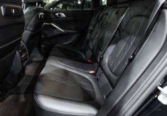 Подержанный автомобиль BMW X6 2023 года (13 фото)