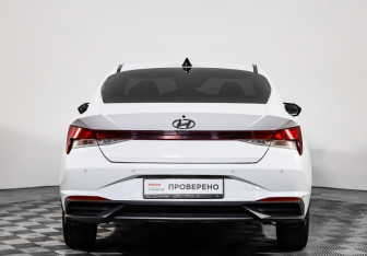 Подержанный автомобиль Hyundai Elantra Sedan 2021 года (6 фото)