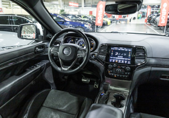 Подержанный автомобиль Jeep Grand Cherokee 2019 года (13 фото)