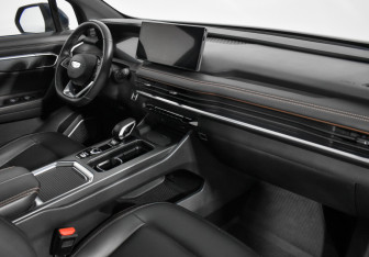 Подержанный автомобиль Geely Okavango 2023 года (15 фото)