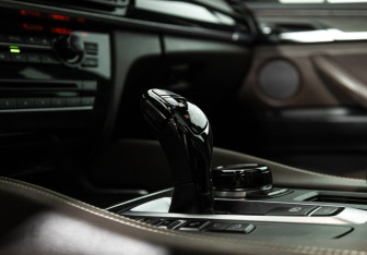 Подержанный автомобиль BMW X5 2017 года (22 фото)