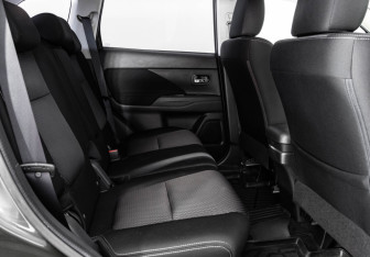 Подержанный автомобиль Mitsubishi Outlander 2016 года (17 фото)