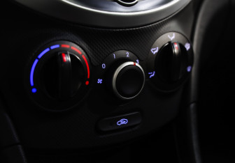 Подержанный автомобиль Hyundai Solaris Sedan 2013 года (13 фото)