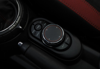 Подержанный автомобиль MINI Hatch 2016 года (15 фото)