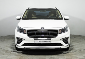 Подержанный автомобиль Kia Carnival 2020 года (2 фото)