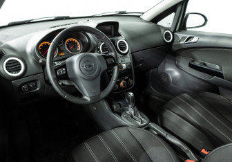 Подержанный автомобиль Opel Corsa 2012 года (11 фото)