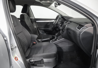 Подержанный автомобиль Skoda Octavia Liftback 2014 года (19 фото)