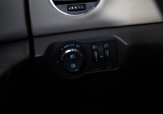 Подержанный автомобиль Chevrolet Cruze Hatchback 2013 года (17 фото)