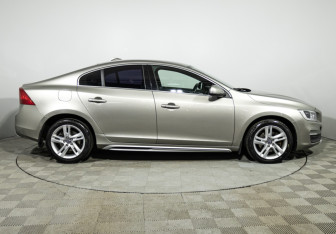 Подержанный автомобиль Volvo S60 2014 года (4 фото)