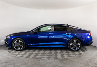 Подержанный автомобиль Kia K5 2021 года (8 фото)