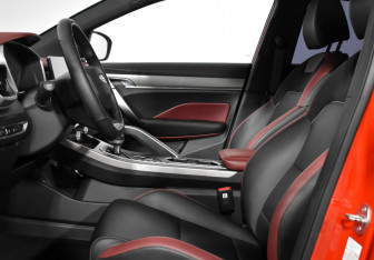 Подержанный автомобиль Geely Coolray 2022 года (12 фото)