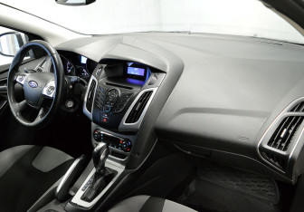 Подержанный автомобиль Ford Focus Hatchback 2012 года (6 фото)
