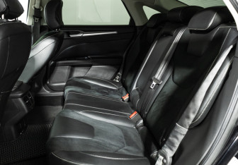 Подержанный автомобиль Ford Mondeo Sedan 2015 года (10 фото)