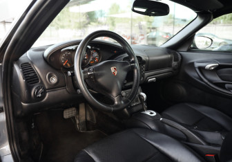 Подержанный автомобиль Porsche Boxster 2004 года (13 фото)