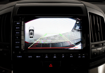 Подержанный автомобиль Toyota Land Cruiser Suv 2010 года (16 фото)