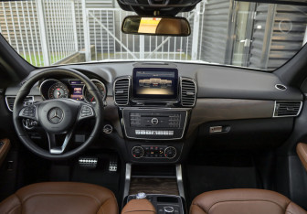 Подержанный автомобиль Mercedes-Benz GLE 2016 года (11 фото)