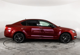 Подержанный автомобиль Skoda Octavia Liftback 2017 года (4 фото)