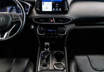 Подержанный автомобиль Hyundai Santa Fe 2019 года (13 фото)