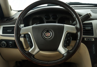 Подержанный автомобиль Cadillac Escalade Suv 2008 года (8 фото)