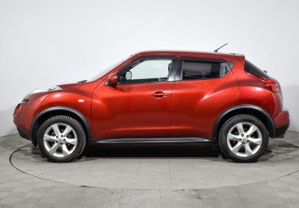 Подержанный автомобиль Nissan Juke 2011 года (8 фото)