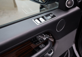 Подержанный автомобиль Land Rover Range Rover 2018 года (25 фото)