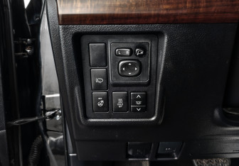 Подержанный автомобиль Toyota Land Cruiser Prado 2015 года (22 фото)