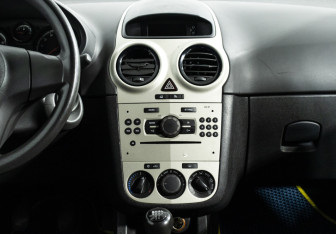 Подержанный автомобиль Opel Corsa 2007 года (14 фото)