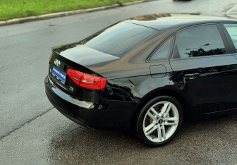 Подержанный автомобиль Audi A4 Sedan 2015 года (9 фото)