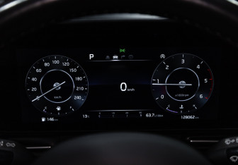 Подержанный автомобиль Kia Carnival 2020 года (18 фото)