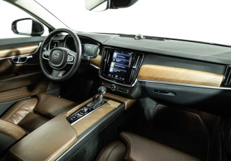 Подержанный автомобиль Volvo S90 2017 года (9 фото)