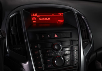 Подержанный автомобиль Opel Astra Hatchback 2012 года (17 фото)