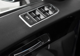 Подержанный автомобиль Jaguar F-Pace 2017 года (10 фото)