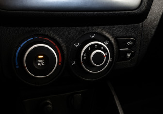 Подержанный автомобиль Kia Rio Hatchback 2012 года (13 фото)