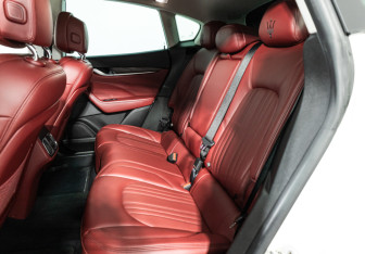 Подержанный автомобиль Maserati Levante 2017 года (10 фото)