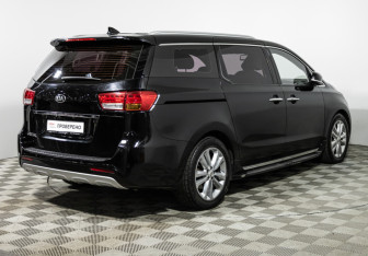 Подержанный автомобиль Kia Carnival 2017 года (5 фото)