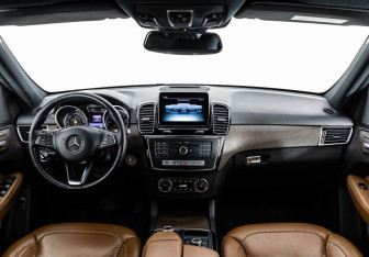 Подержанный автомобиль Mercedes-Benz GLE 2015 года (12 фото)