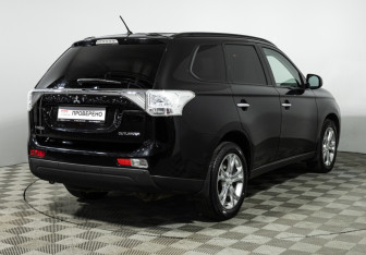 Подержанный автомобиль Mitsubishi Outlander 2013 года (5 фото)