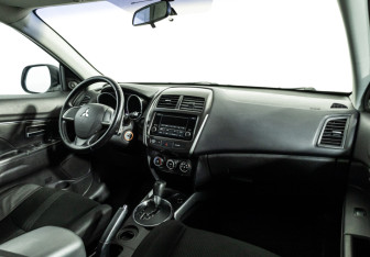 Подержанный автомобиль Mitsubishi ASX 2013 года (9 фото)