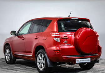 Подержанный автомобиль Toyota RAV4 2011 года (7 фото)
