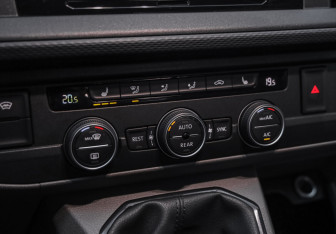 Подержанный автомобиль Volkswagen Caravelle 2020 года (17 фото)