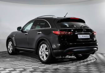 Подержанный автомобиль Infiniti FX 2012 года (7 фото)