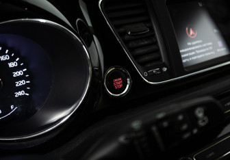 Подержанный автомобиль Kia Carnival 2019 года (15 фото)