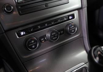 Подержанный автомобиль Volkswagen Golf Hatchback 2013 года (16 фото)