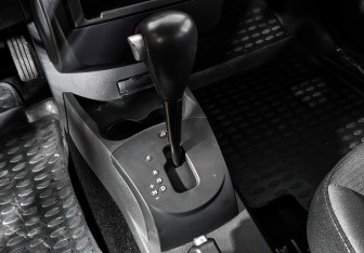 Подержанный автомобиль Renault Clio Hatchback 2010 года (11 фото)