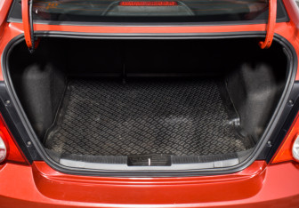 Подержанный автомобиль Chevrolet Aveo Sedan 2012 года (17 фото)