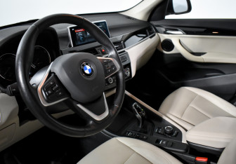 Подержанный автомобиль BMW X1 2020 года (9 фото)