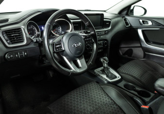 Подержанный автомобиль Kia Ceed Wagon 2019 года (11 фото)