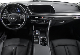 Подержанный автомобиль Hyundai Sonata 2021 года (13 фото)