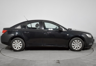 Подержанный автомобиль Chevrolet Cruze Sedan 2012 года (4 фото)