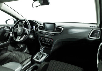 Подержанный автомобиль Kia Ceed Hatchback 2019 года (9 фото)